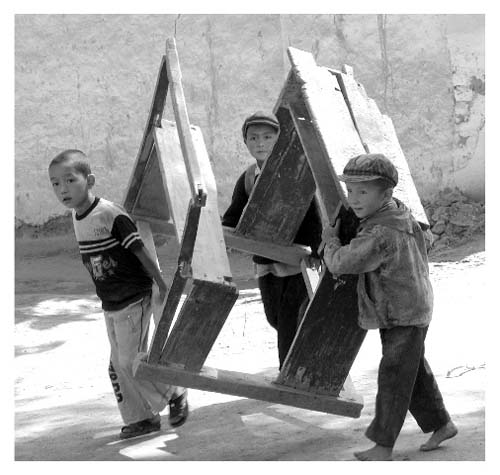Kachung_kidsmoving3_BW