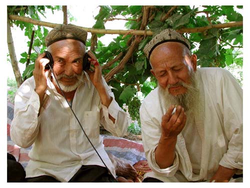 Kashgar_OldGuysPhones3