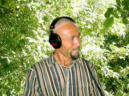 Kuche_headphoneHead