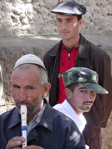 NaoAbat_3fellas
